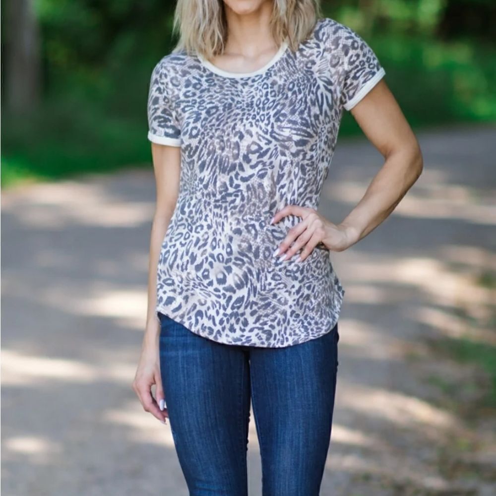 7th Ray Women's Short Sleeve Leopard Print Pullover Top